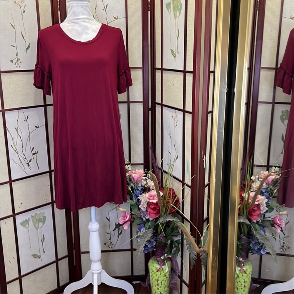 Elegant Burgundy Dress with Ruffle Sleeves